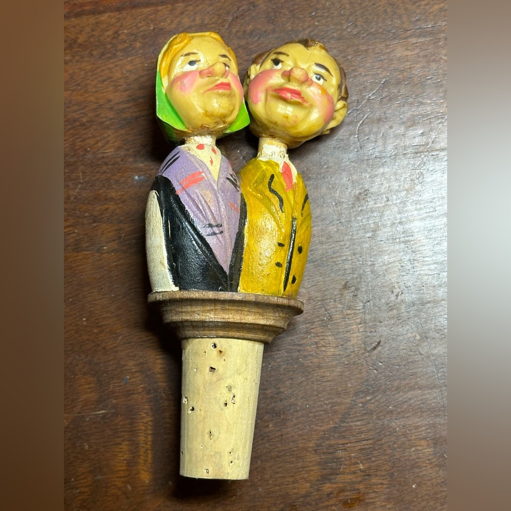 Vintage Hand Carved Wood Wine Cork Bottle Stopper Bar Kissing Couple Mechanical